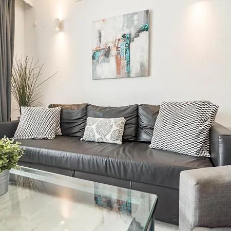Harbor Getaway In The Heart Of Puerto Banus With Walking Dictance To Everything *