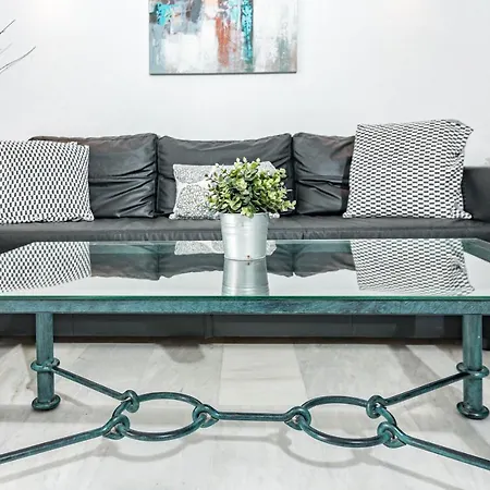 Apartment Harbor Getaway In The Heart Of Puerto Banus With Walking Dictance To Everything Marbella