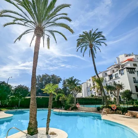 Apartment Harbor Getaway In The Heart Of Puerto Banus With Walking Dictance To Everything Marbella