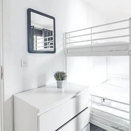 Apartment Harbor Getaway In The Heart Of Puerto Banus With Walking Dictance To Everything