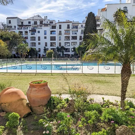 Apartment Harbor Getaway In The Heart Of Puerto Banus With Walking Dictance To Everything