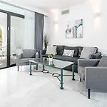 Appartamento Harbor Getaway In The Heart Of Puerto Banus With Walking Dictance To Everything