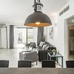 Harbor Getaway In The Heart Of Puerto Banus With Walking Dictance To Everything Appartamento *