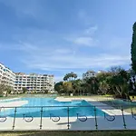 Harbor Getaway In The Heart Of Puerto Banus With Walking Dictance To Everything Appartamento