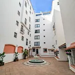 Harbor Getaway In The Heart Of Puerto Banus With Walking Dictance To Everything Appartamento