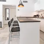 Appartamento Harbor Getaway In The Heart Of Puerto Banus With Walking Dictance To Everything *