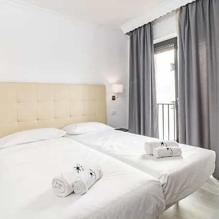 Harbor Getaway In The Heart Of Puerto Banus With Walking Dictance To Everything *