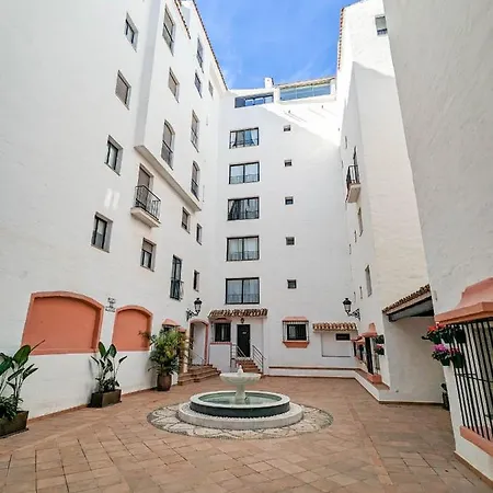 Harbor Getaway In The Heart Of Puerto Banus With Walking Dictance To Everything דירה