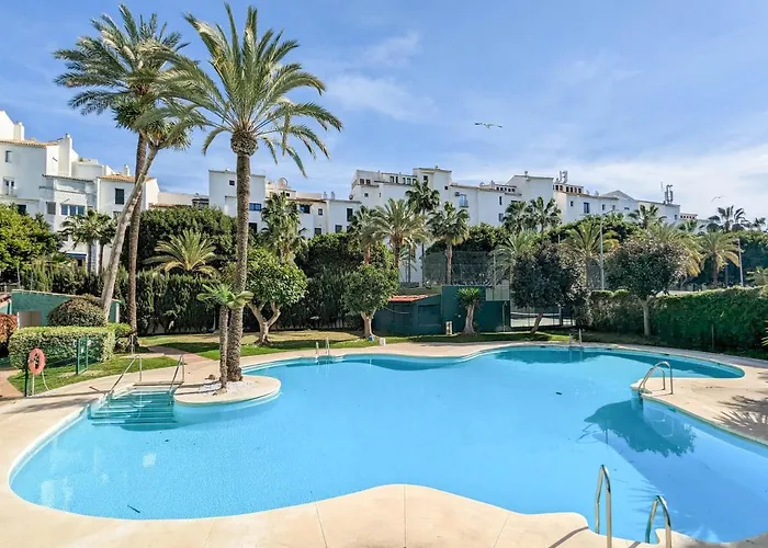 Harbor Getaway In The Heart Of Puerto Banus With Walking Dictance To Everything ماربيا