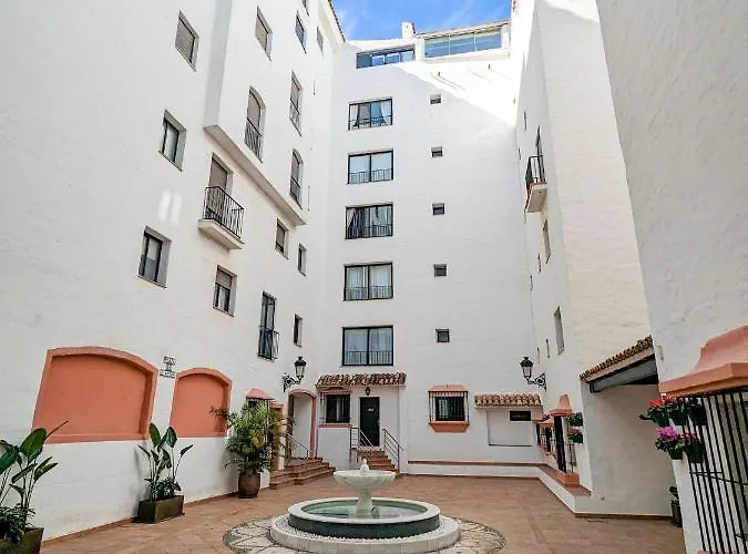 Harbor Getaway In The Heart Of Puerto Banus With Walking Dictance To Everything شقة