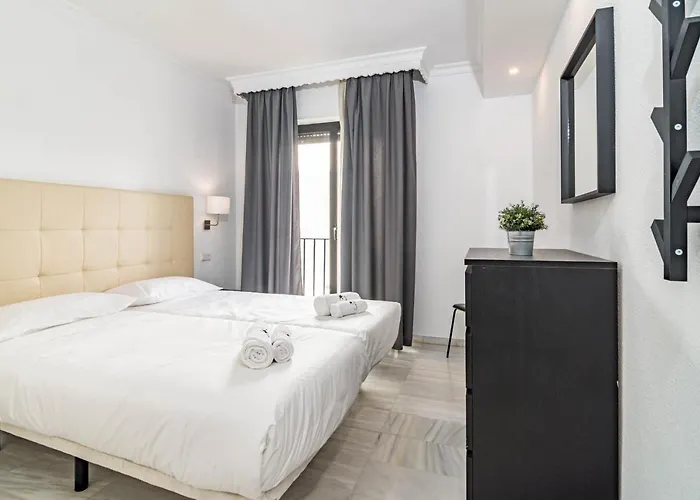 Harbor Getaway In The Heart Of Puerto Banus With Walking Dictance To Everything شقة ماربيا